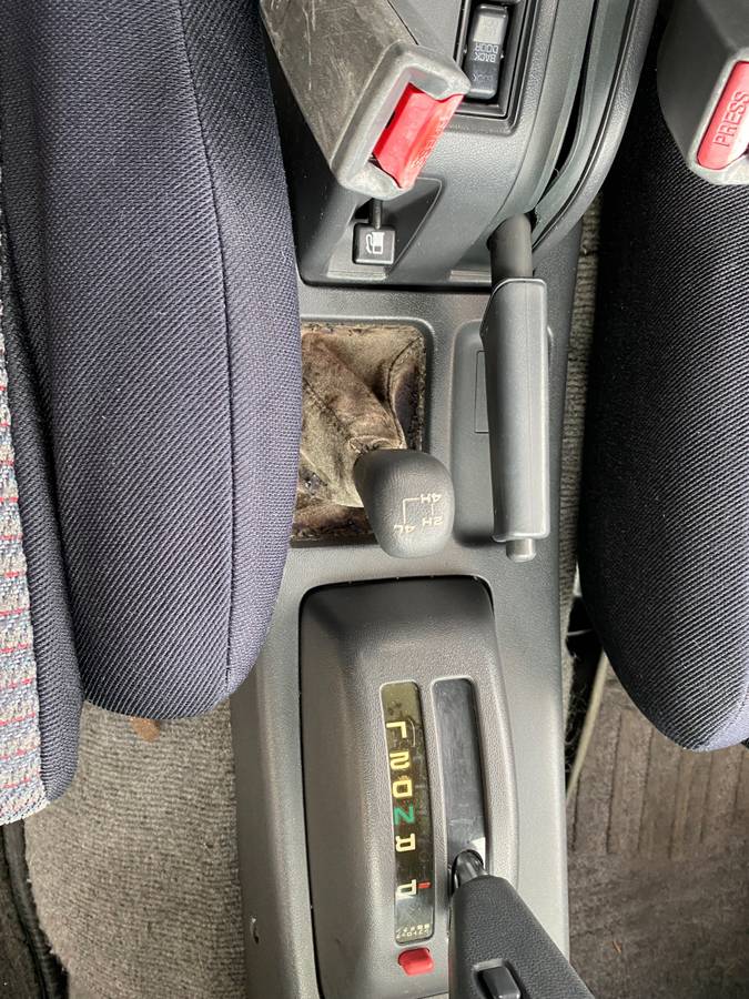 Daihatsu-rocky-1995-grey-11