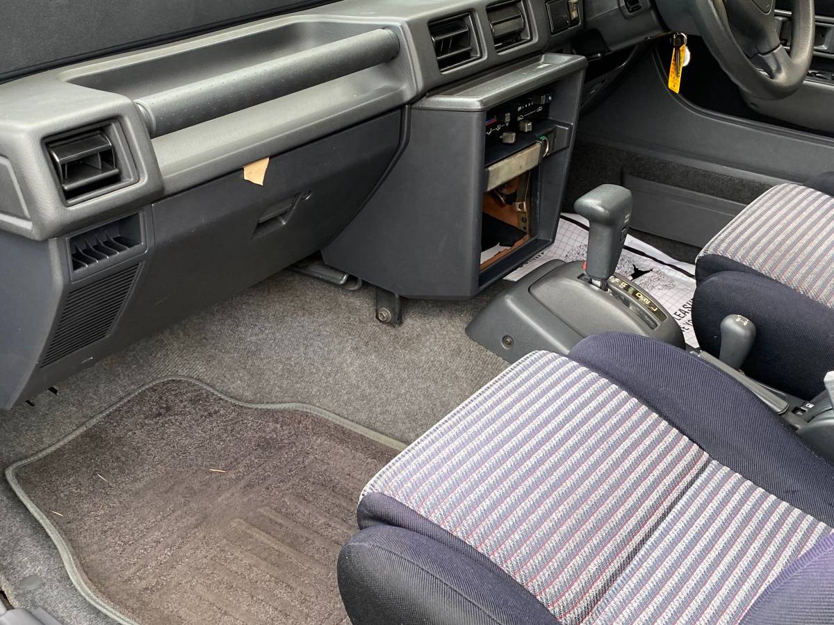 Daihatsu-rocky-1995-grey-16