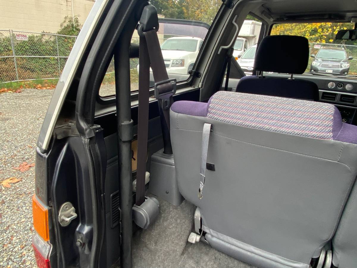 Daihatsu-rocky-1995-grey-18