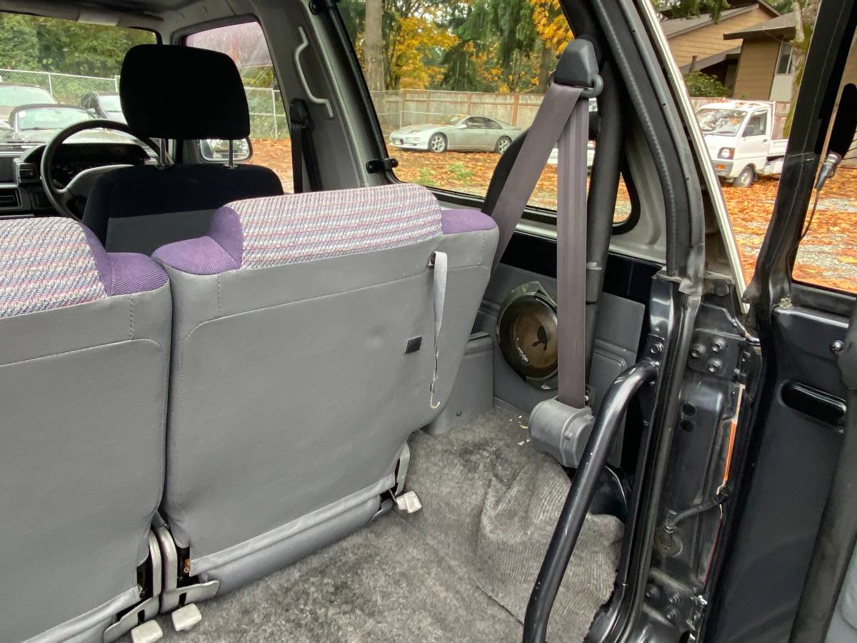 Daihatsu-rocky-1995-grey-19