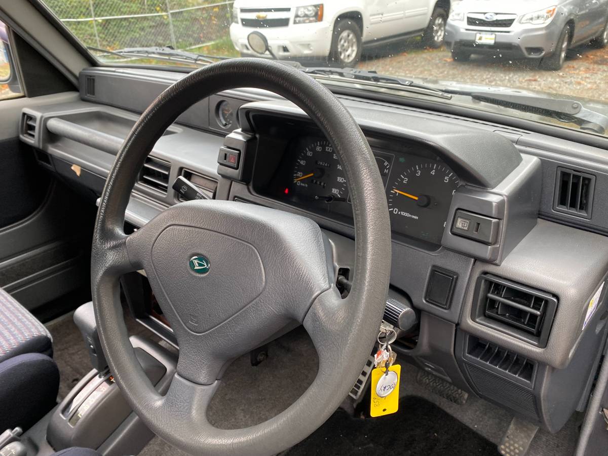 Daihatsu-rocky-1995-grey-9