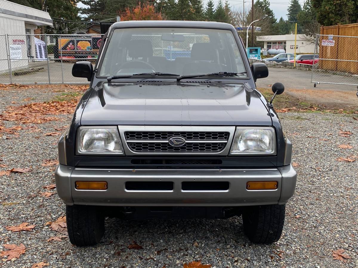 Daihatsu-rocky-1995-grey