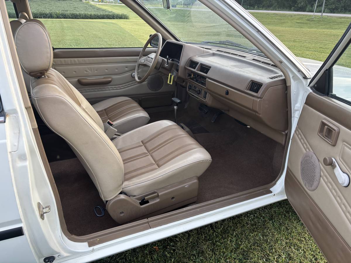 Datson-nissan-sentra-2-door-sedan-50th-annive-1984-1