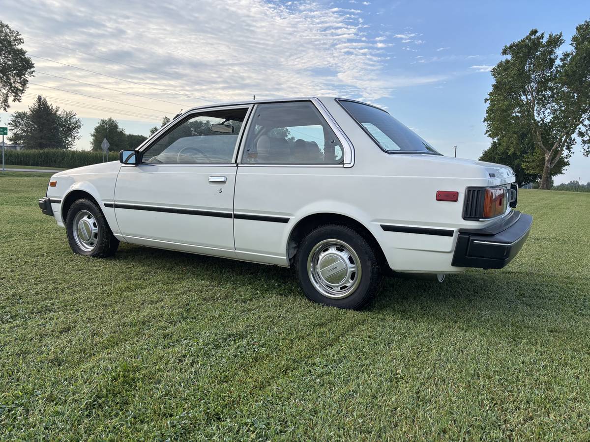 Datson-nissan-sentra-2-door-sedan-50th-annive-1984-2