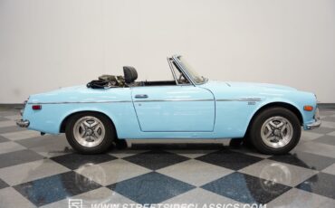 Datsun-1600-1970-Convertible-14