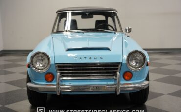 Datsun-1600-1970-Convertible-17