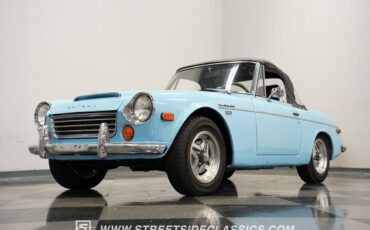 Datsun-1600-1970-Convertible-20