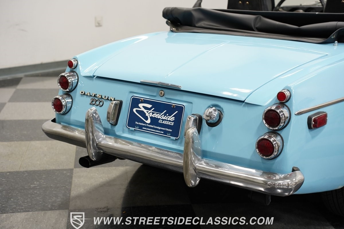 Datsun-1600-1970-Convertible-25