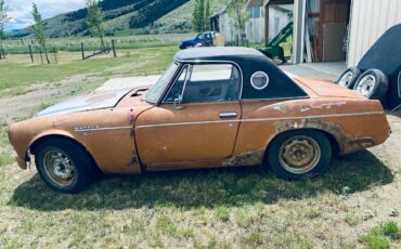 Datsun-1600-roadster-1968-brown