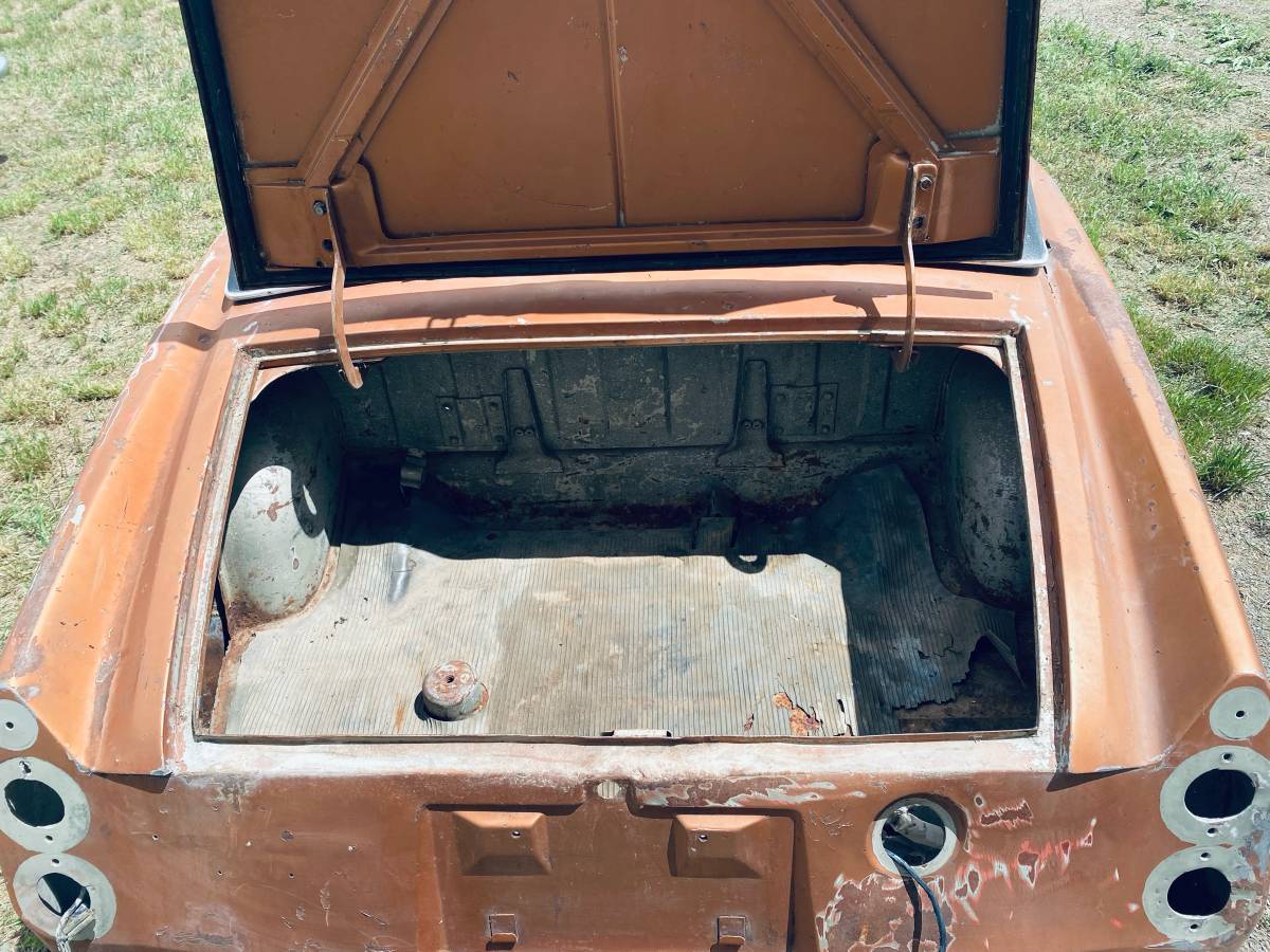 Datsun-1600-roadster-1968-brown-4