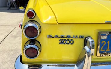 Datsun-1600-roadster-1969-yellow-11