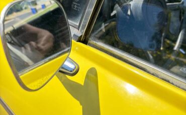 Datsun-1600-roadster-1969-yellow-12