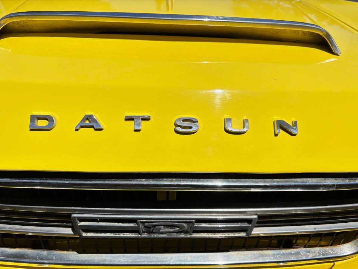 Datsun-1600-roadster-1969-yellow-13