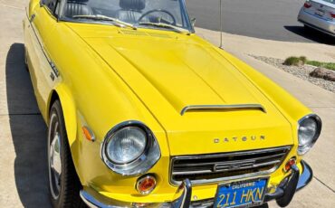 Datsun-1600-roadster-1969-yellow-2