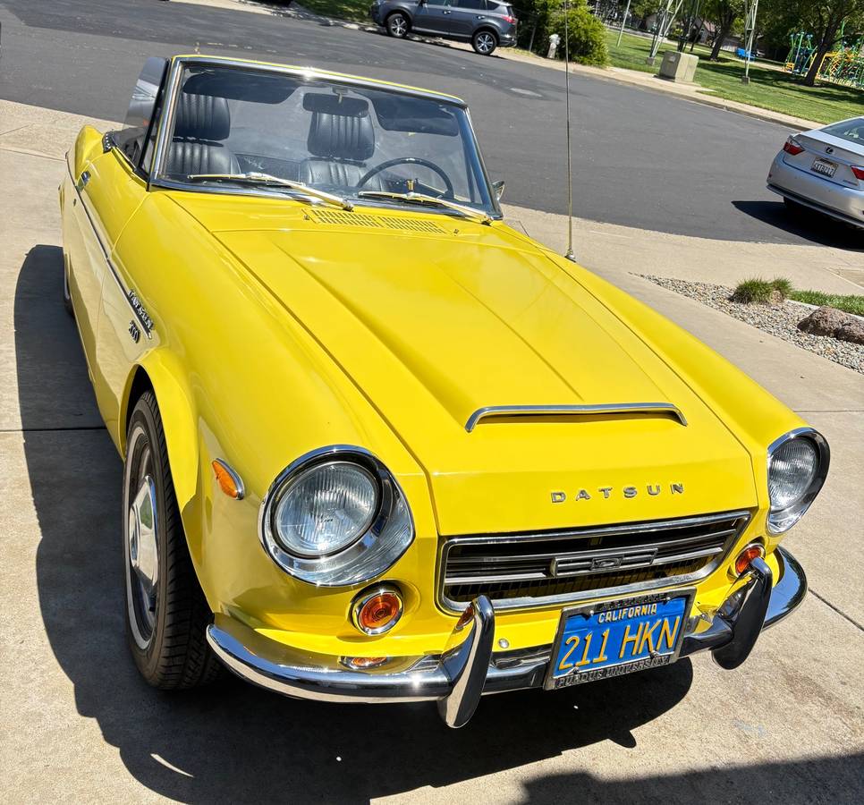 Datsun-1600-roadster-1969-yellow-2