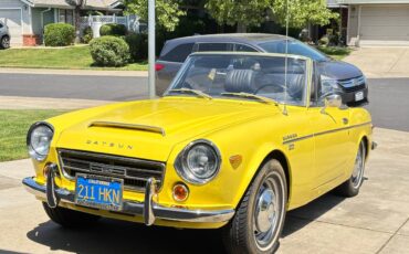 Datsun-1600-roadster-1969-yellow-3