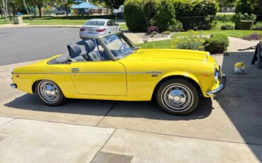 Datsun-1600-roadster-1969-yellow