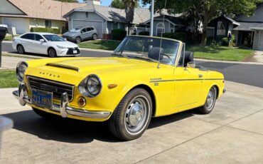 Datsun-1600-roadster-1969-yellow-5