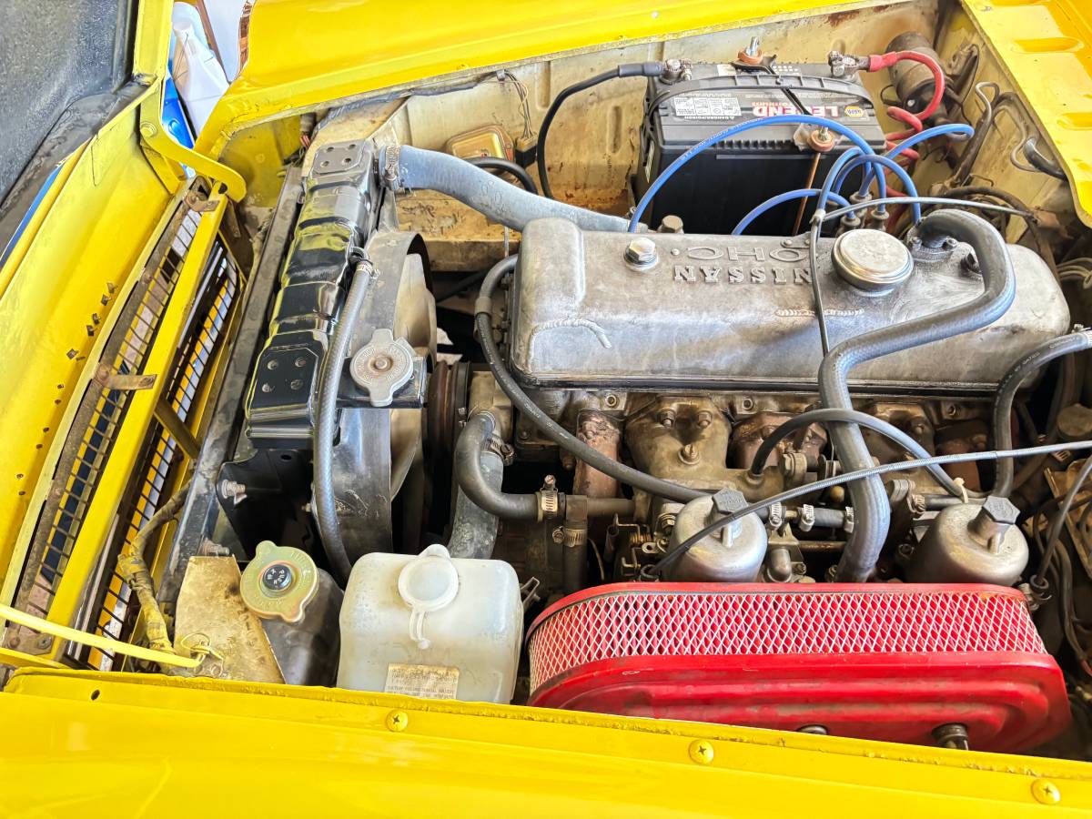 Datsun-1600-roadster-1969-yellow-6