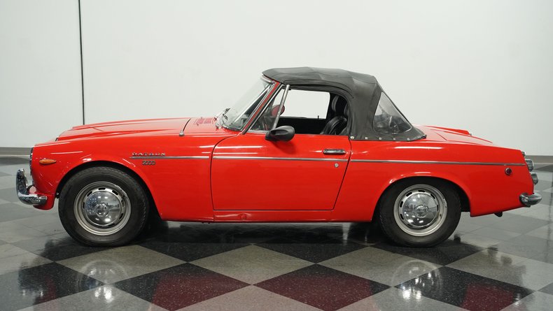 Datsun-2000-1969-Red-Black-1