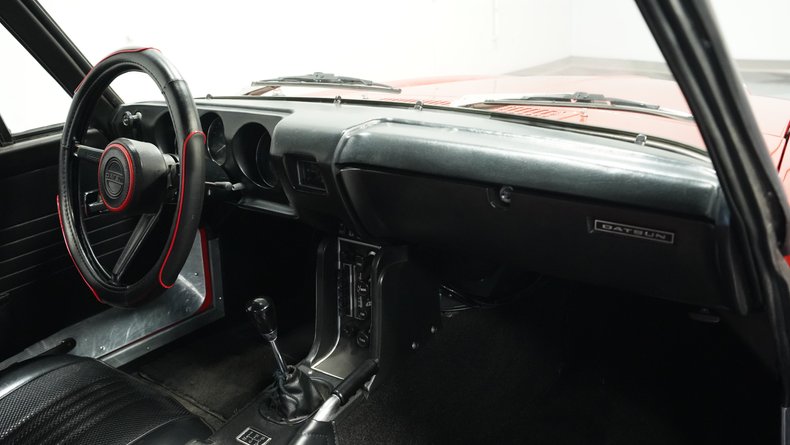Datsun-2000-1969-Red-Black-12