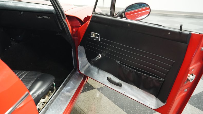 Datsun-2000-1969-Red-Black-13