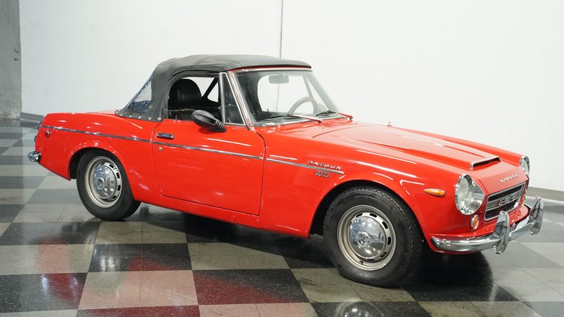Datsun-2000-1969-Red-Black-24