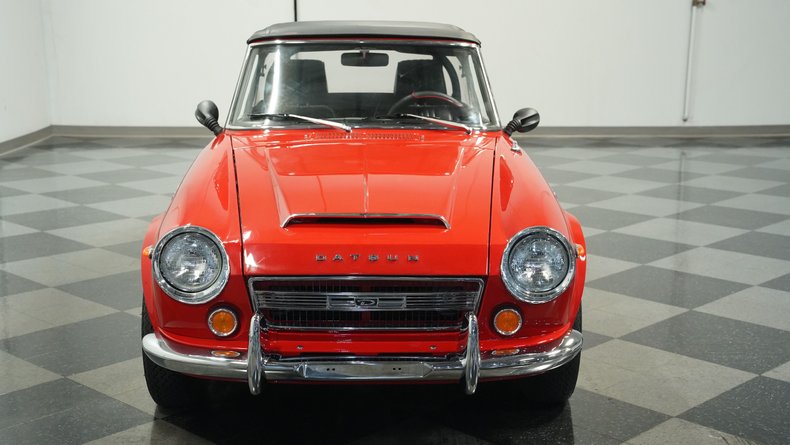 Datsun-2000-1969-Red-Black-26