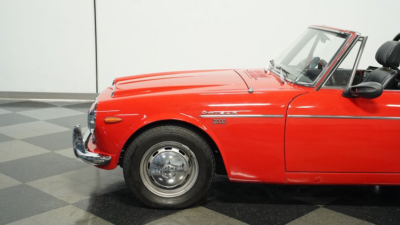 Datsun-2000-1969-Red-Black-30