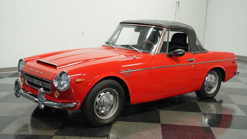 Datsun-2000-1969-Red-Black-4