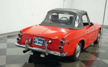Datsun-2000-1969-Red-Black-7