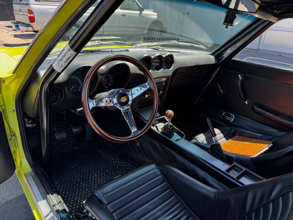 Datsun-240z-1971-yellow-10