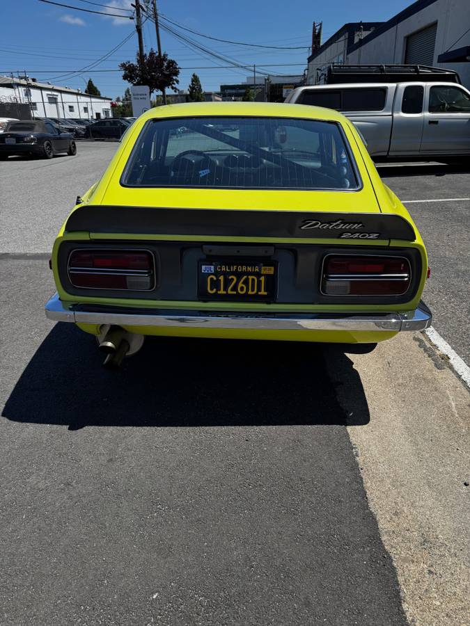 Datsun-240z-1971-yellow-13