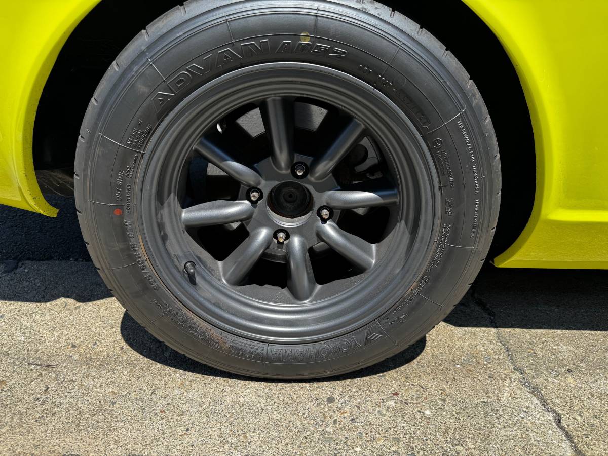 Datsun-240z-1971-yellow-14