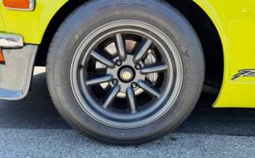 Datsun-240z-1971-yellow-18