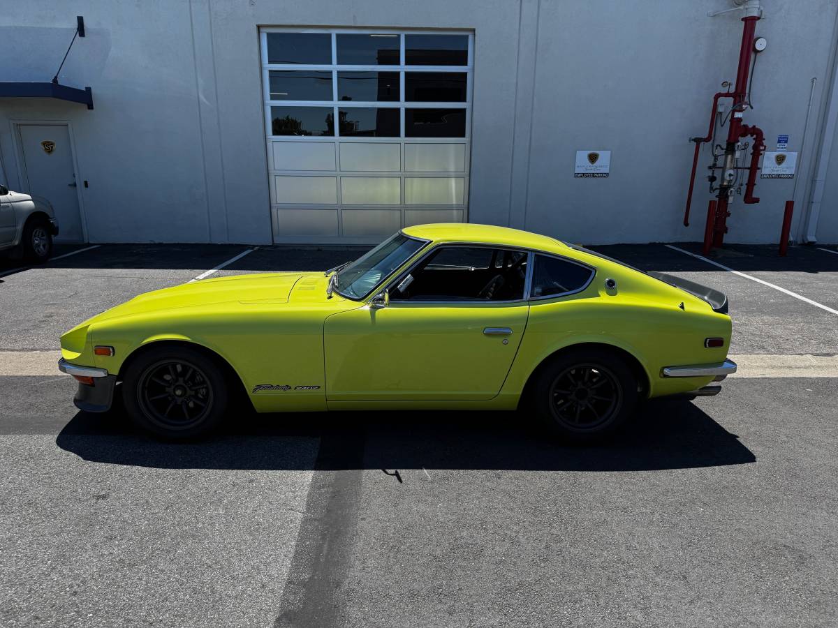 Datsun-240z-1971-yellow-19