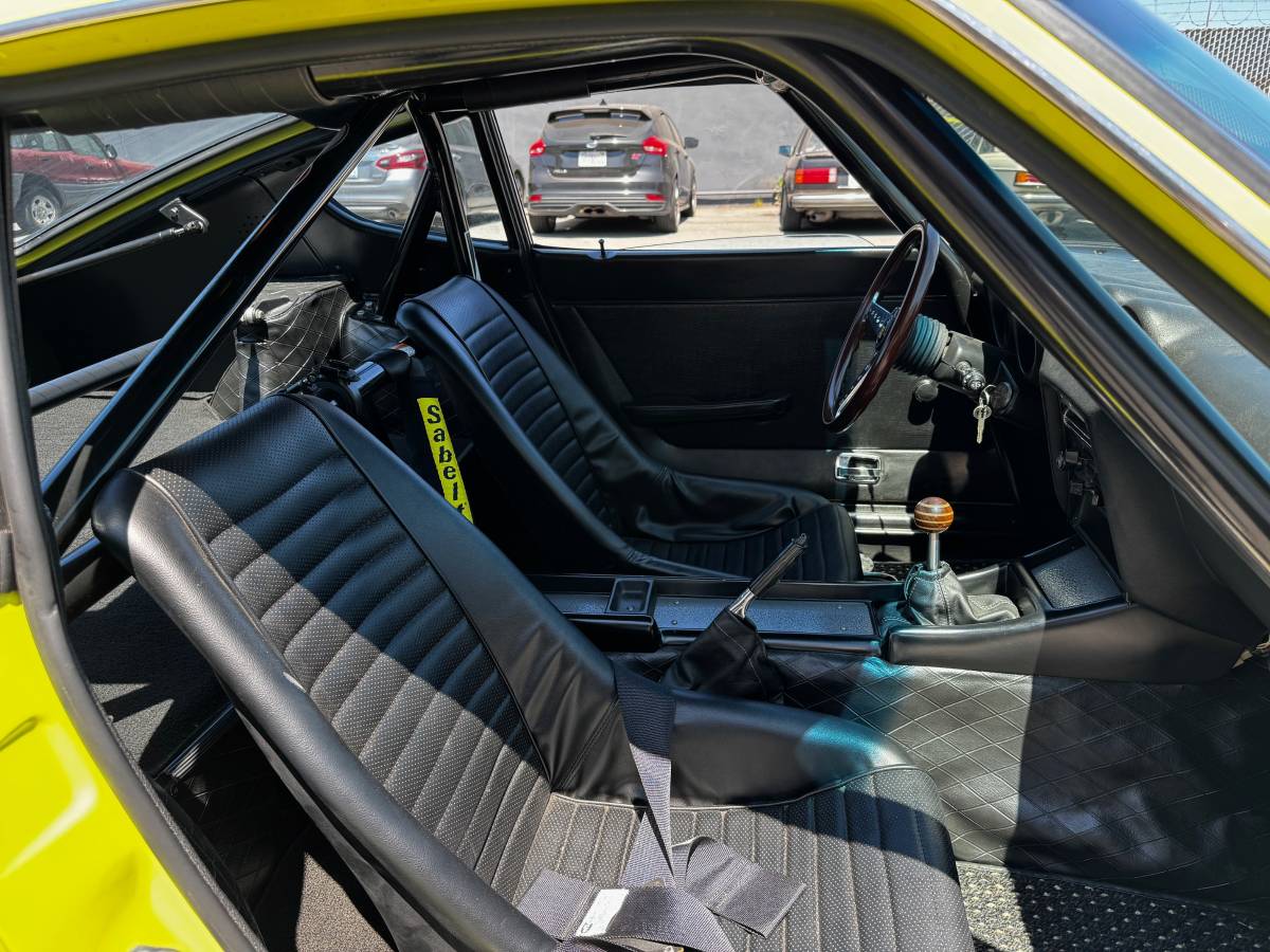 Datsun-240z-1971-yellow-7
