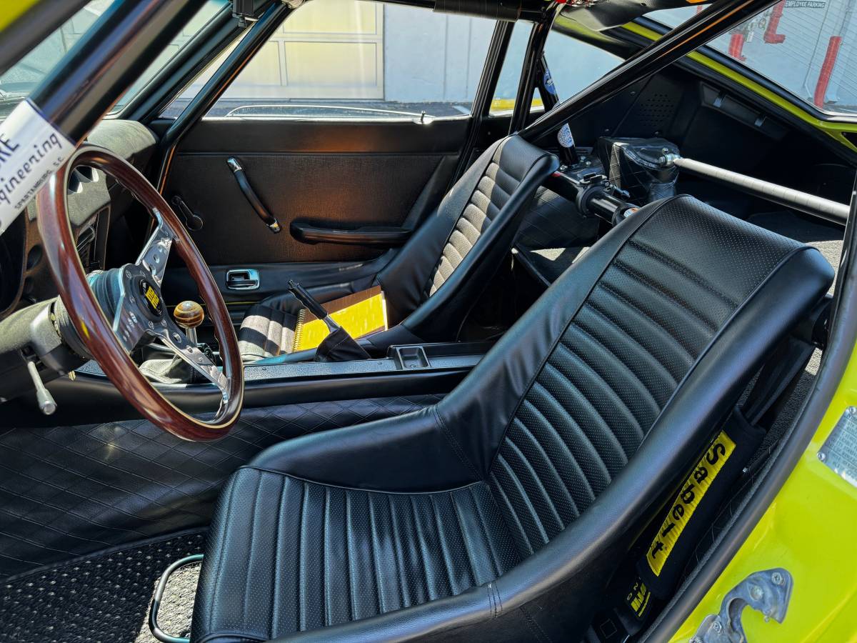 Datsun-240z-1971-yellow-9