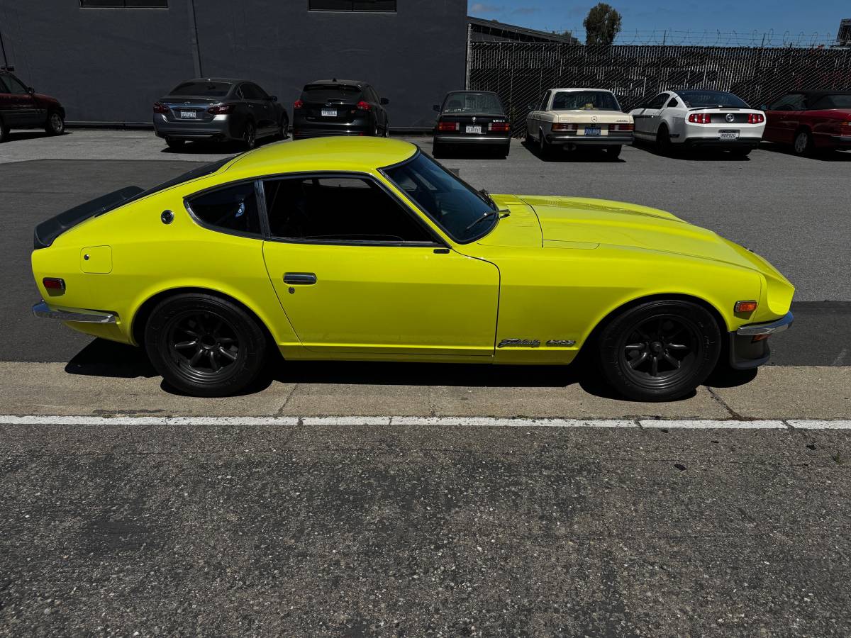 Datsun-240z-1971-yellow