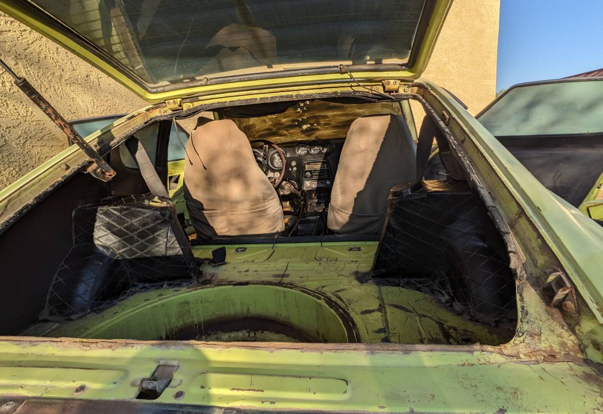 Datsun-240z-1972-yellow-7