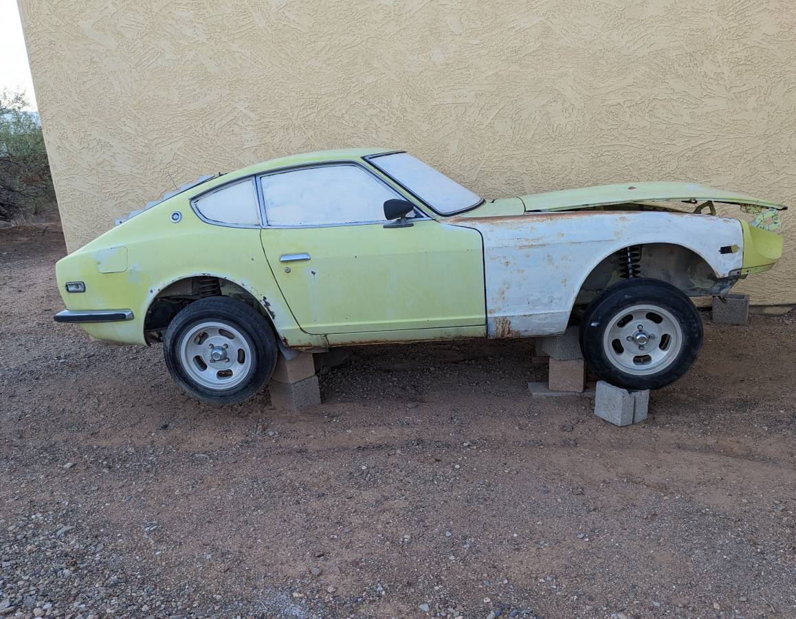 Datsun-240z-1972-yellow