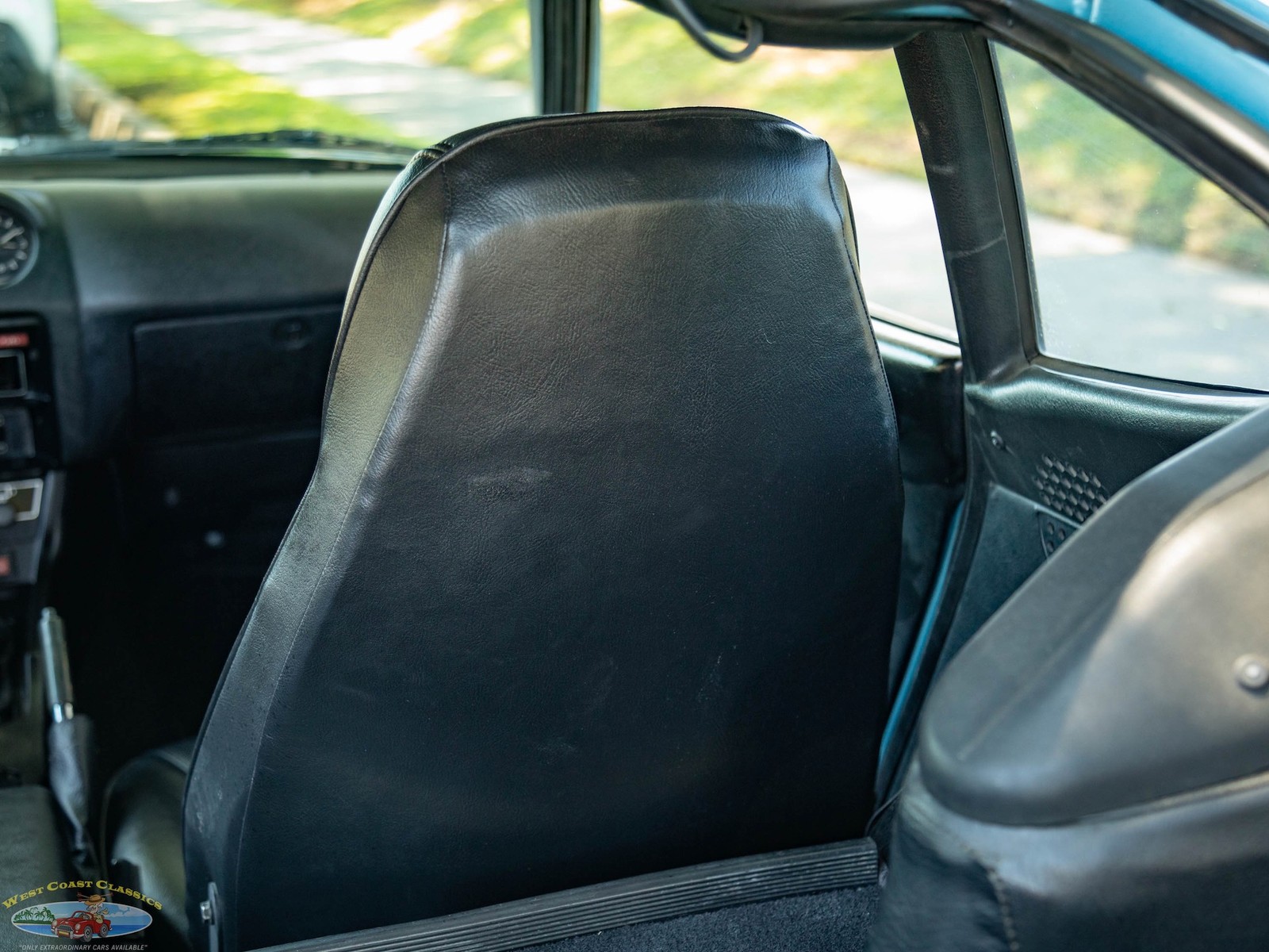 Datsun-280Z-5-spd-Coupe-1977-2-Door-Coupe-25