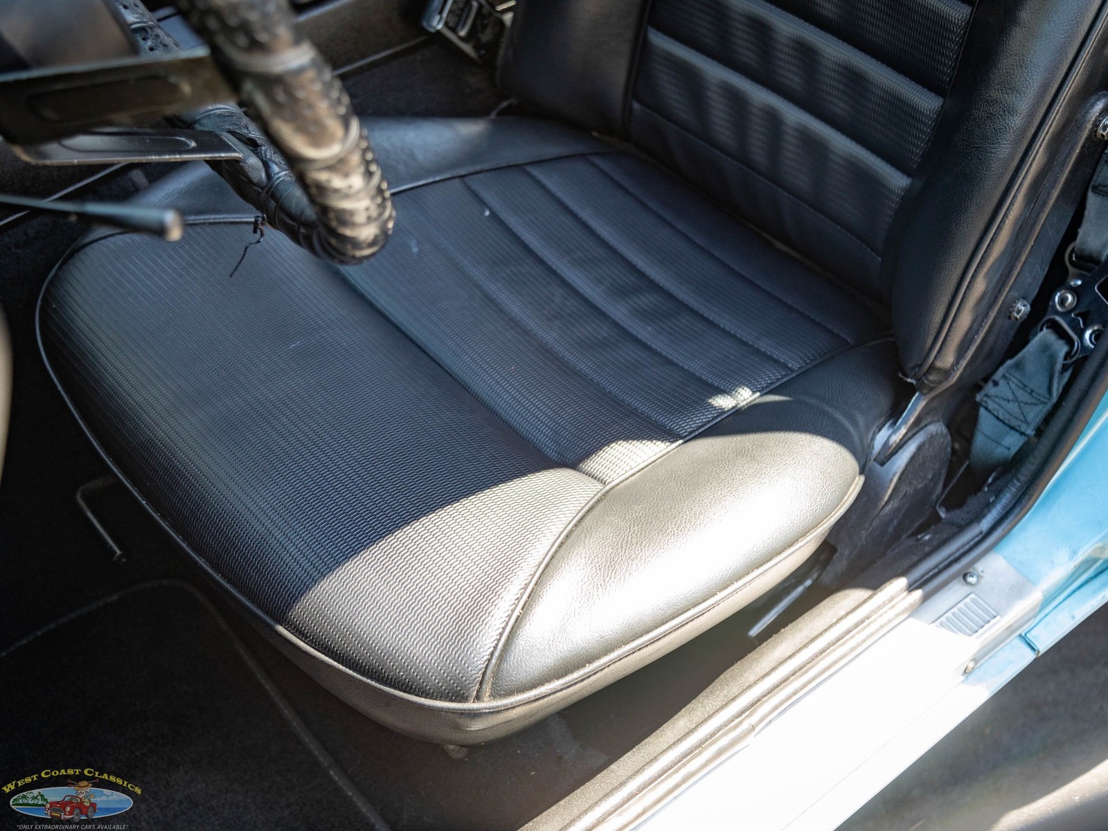 Datsun-280Z-5-spd-Coupe-1977-2-Door-Coupe-27