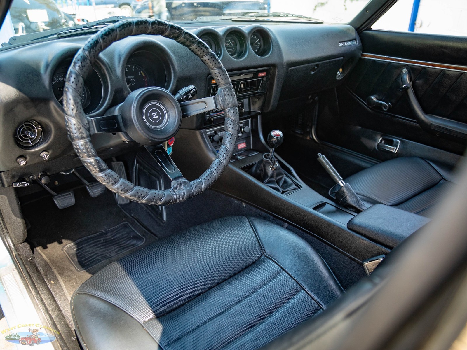 Datsun-280Z-5-spd-Coupe-1977-2-Door-Coupe-31