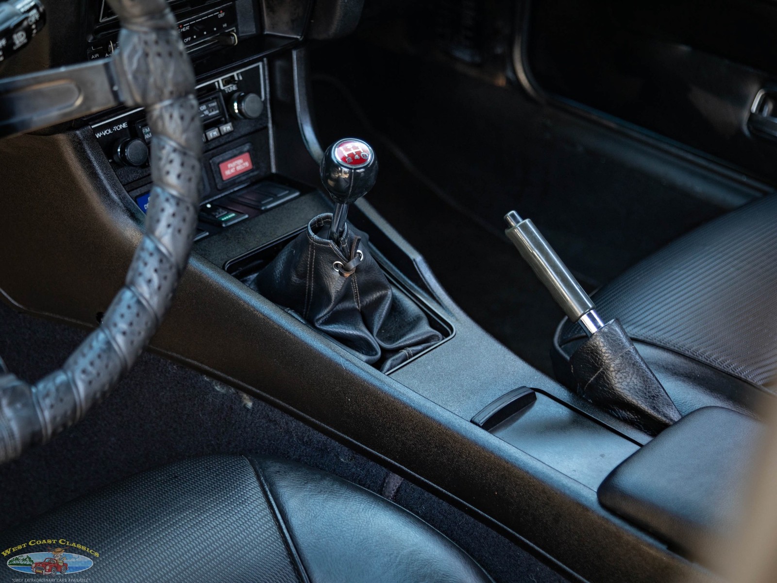Datsun-280Z-5-spd-Coupe-1977-2-Door-Coupe-32