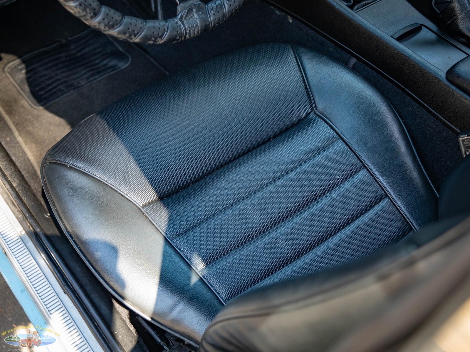 Datsun-280Z-5-spd-Coupe-1977-2-Door-Coupe-33