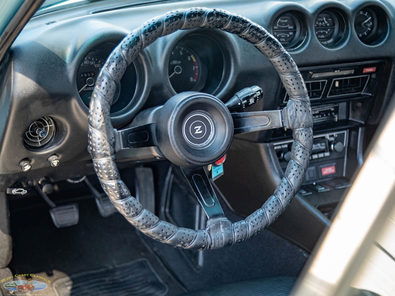 Datsun-280Z-5-spd-Coupe-1977-2-Door-Coupe-34