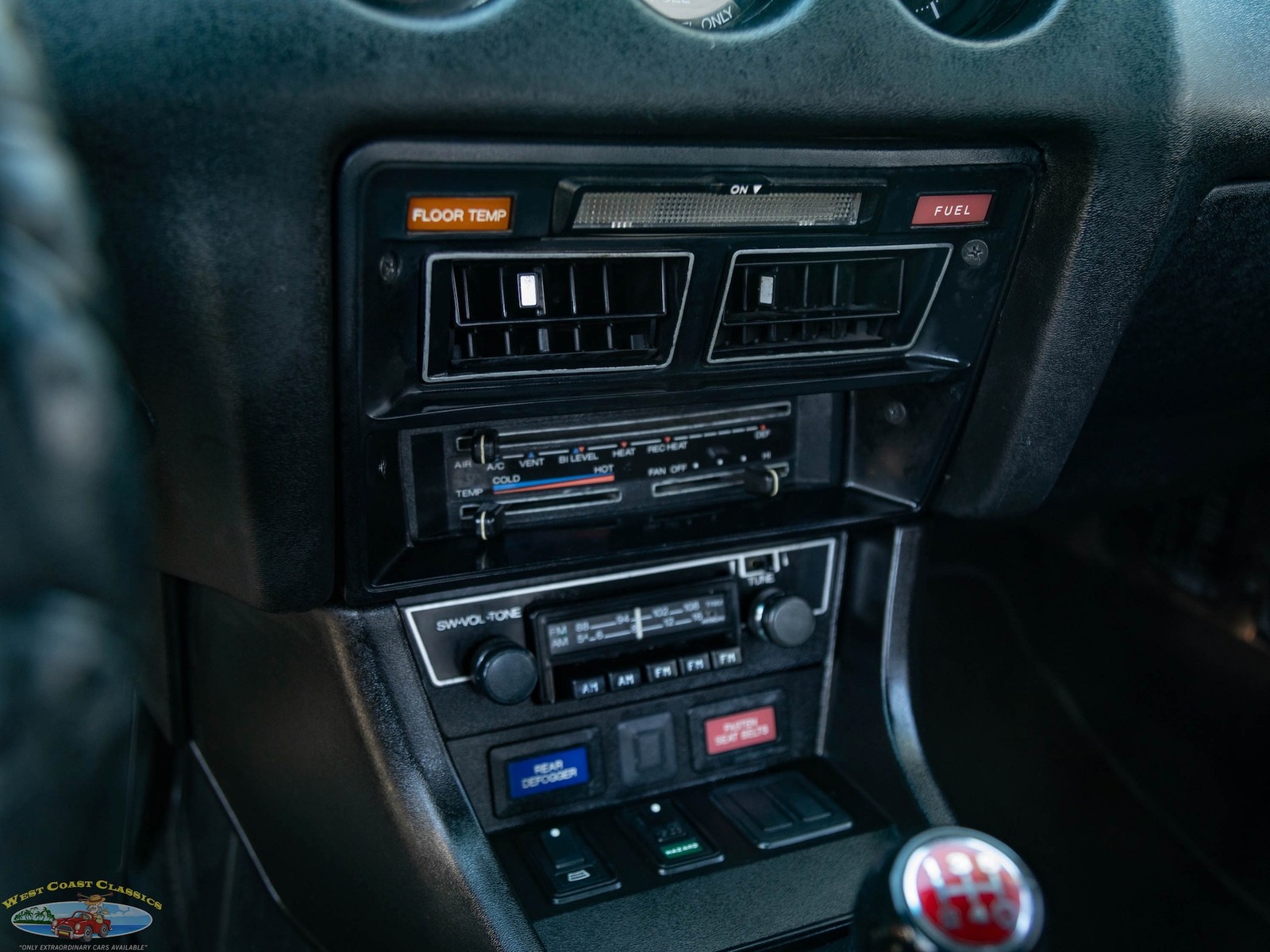 Datsun-280Z-5-spd-Coupe-1977-2-Door-Coupe-39