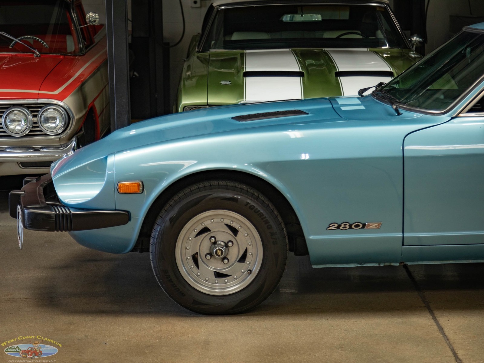 Datsun-280Z-5-spd-Coupe-1977-2-Door-Coupe-4