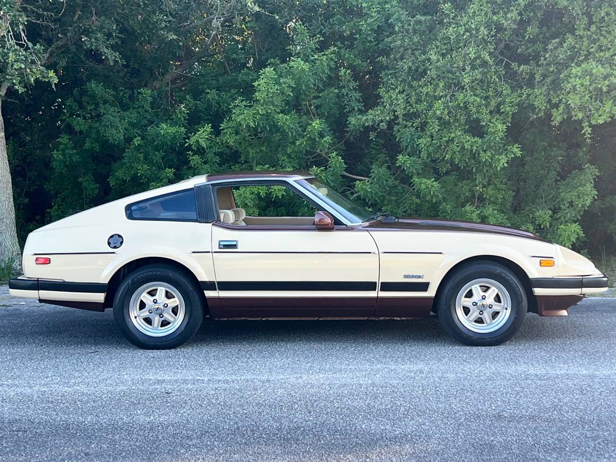 Datsun-280zx-1982-brown-1